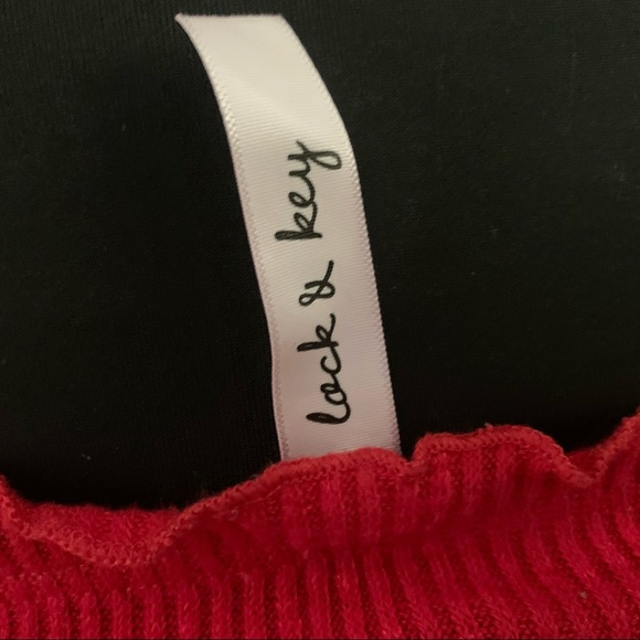 Red off the shoulder crop top - Picture 3 of 3